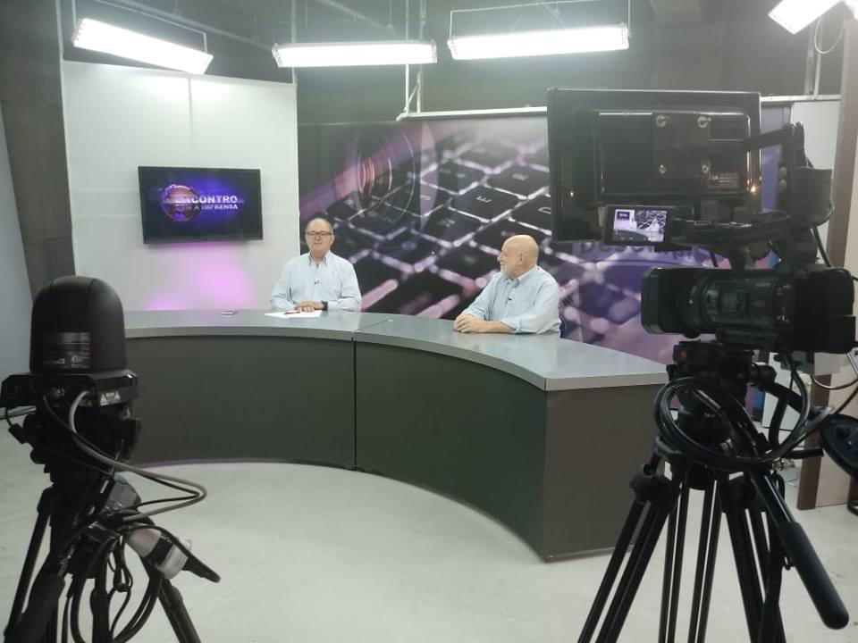 Professor que trabalha em pesquisa da cura da Aids é entrevistado na TV da Cidade