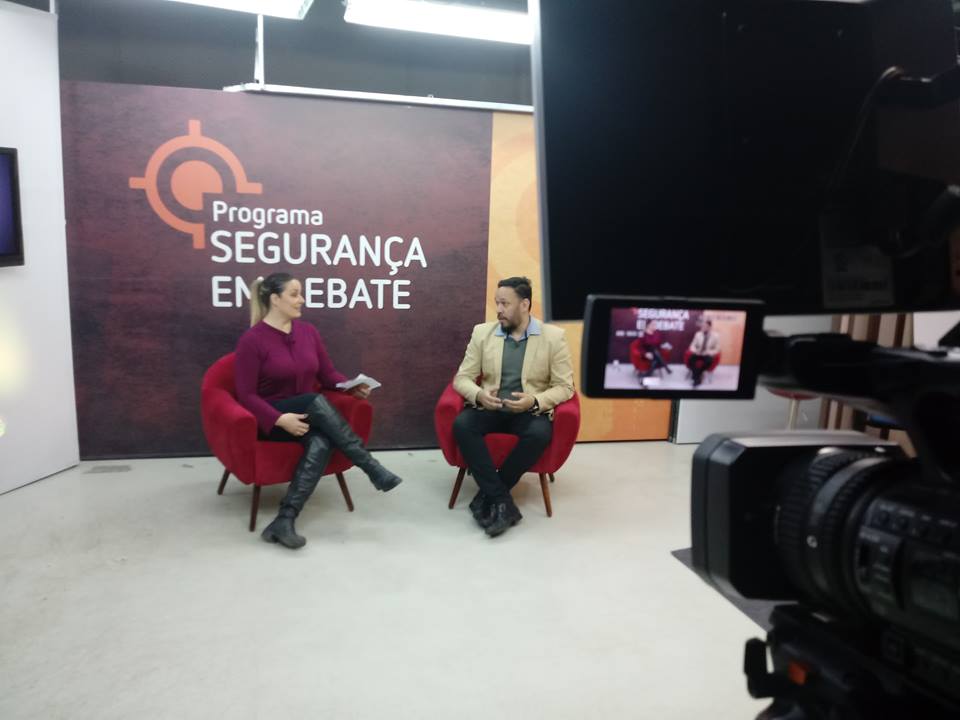 Renata Seliprim entrevista professor Rodrigo Amorim sobre Fake News