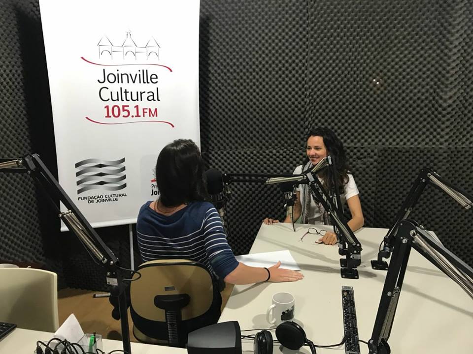 Coach Stela Klein concede entrevista na rádio Joinville Cultural