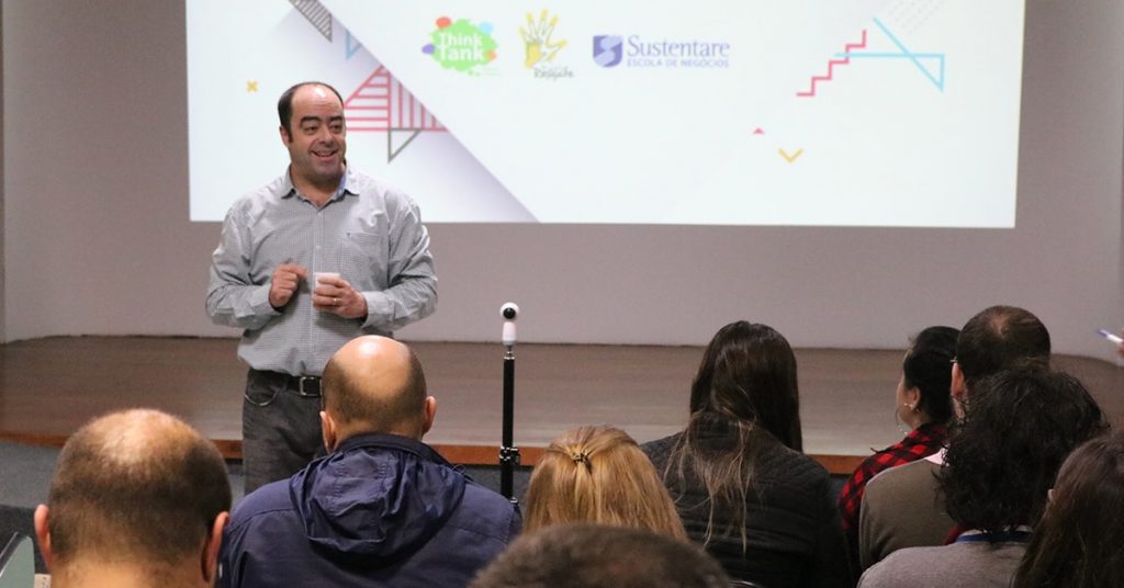 Site da Acij destaca o MBA Empresarial, curso desenvolvido em parceria com a entidade
