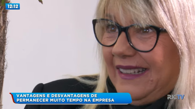 Professora da Sustentare é entrevistada na RIC sobre carreira e permanência nas empresas