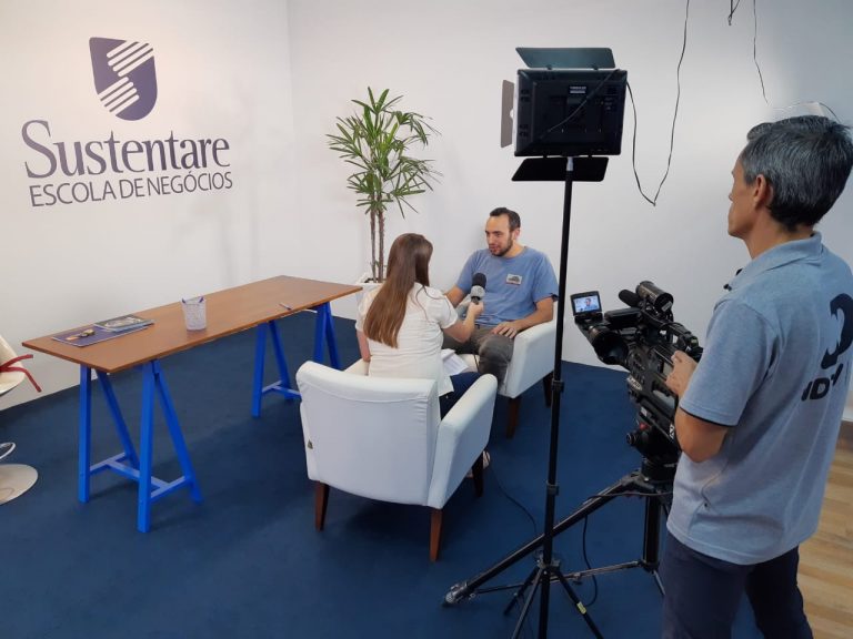 Egresso e professor da Sustentare são entrevistados pela NDTV sobre habilidades mais requisitadas pelo mercado
