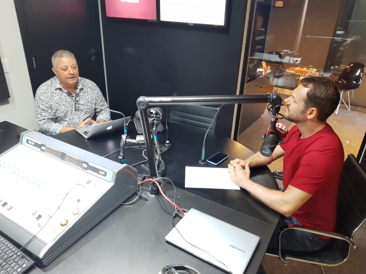 Wilmar Cidral é entrevistado sobre educação e mercado na Jovem Pan News Joinville