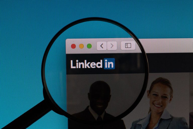 Veja quais são as 15 profissões em alta, segundo o Linkedin, e conheça cursos da Sustentare nessas áreas emergentes