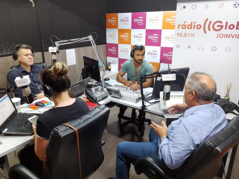 Programa Café das 6, da Rádio Globo Joinville, aborda o Hackathon de Carreiras